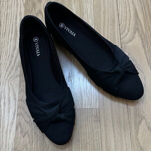 Vivaia Bibi Women's Black Ballet Flats with bow, sz 7.5. Like New!!! Perfect!